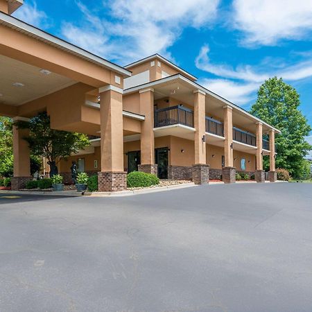 Quality Inn & Suites Rockingham Exterior photo