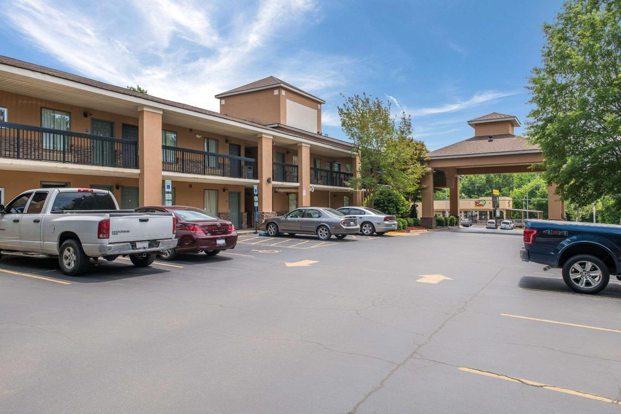 Quality Inn & Suites Rockingham Exterior photo