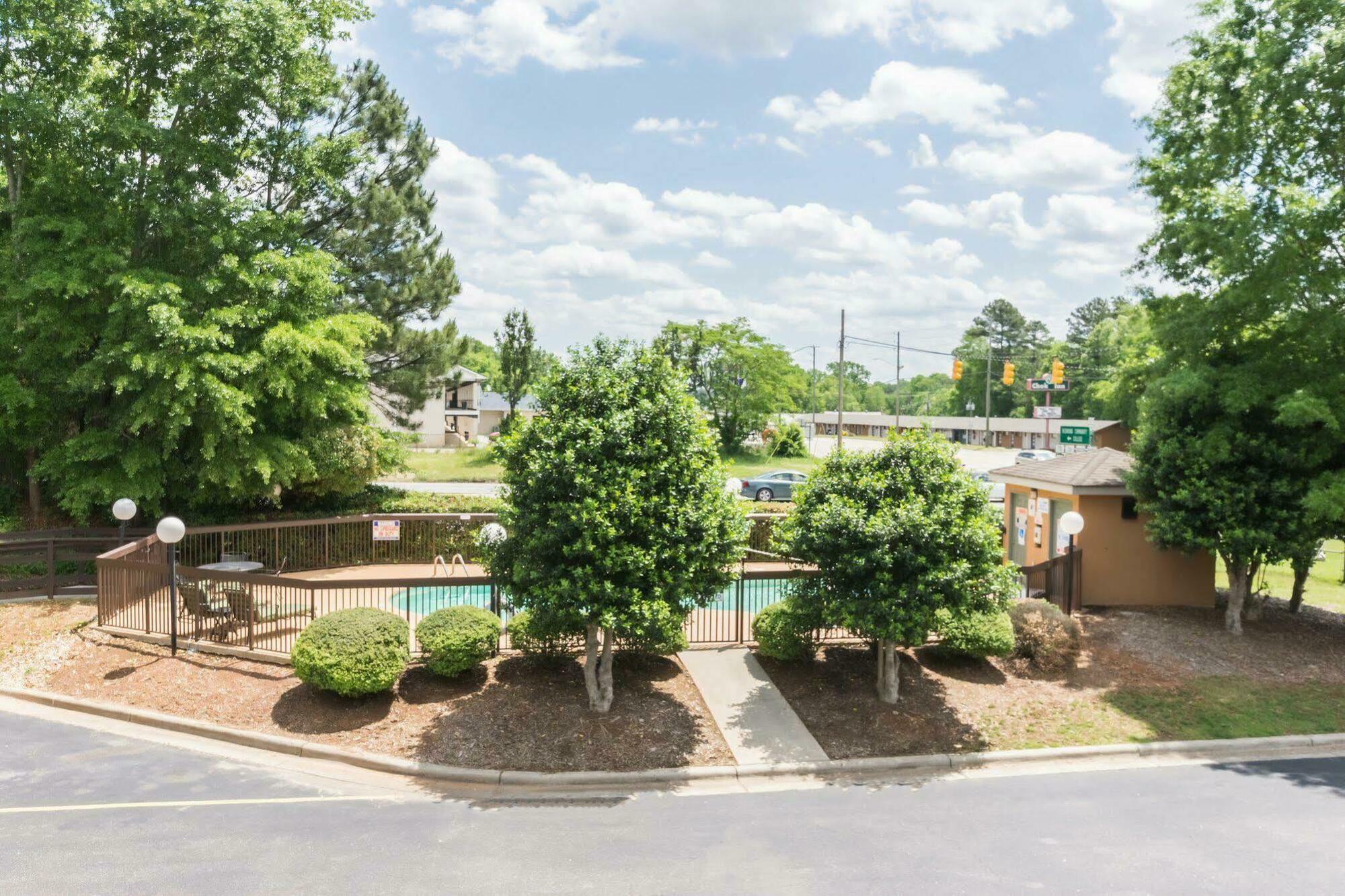 Quality Inn & Suites Rockingham Exterior photo